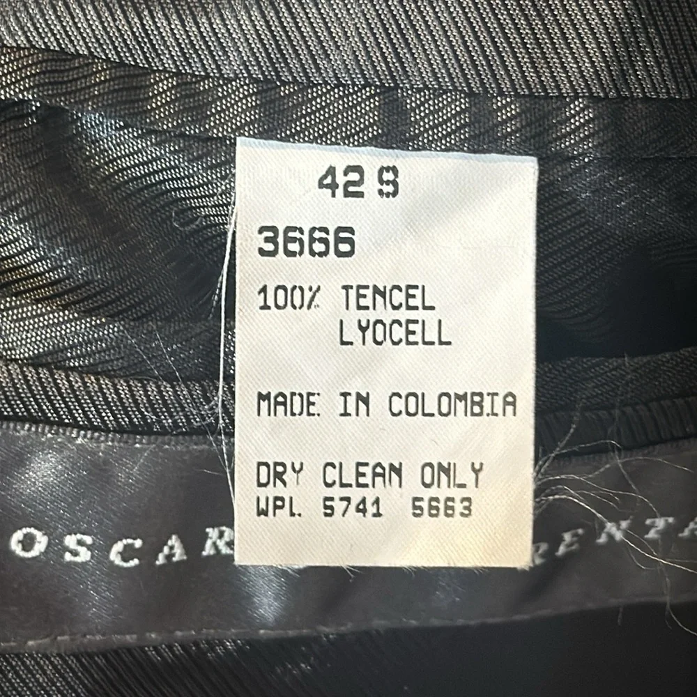 Oscar de la Renta used excellent